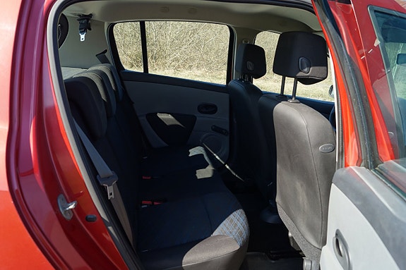 Renault Clio 8 of 9