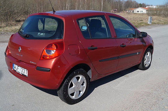 Renault Clio 2 of 9