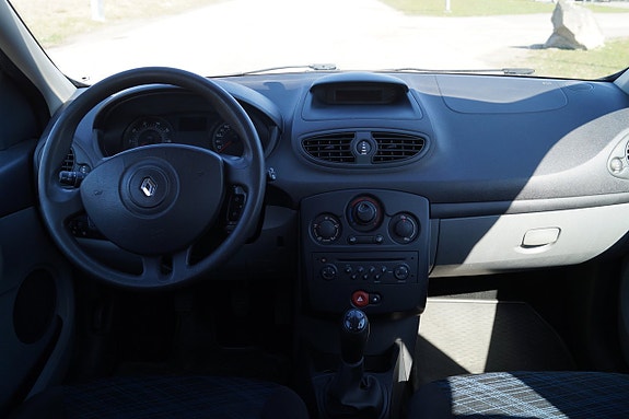 Renault Clio 7 of 9