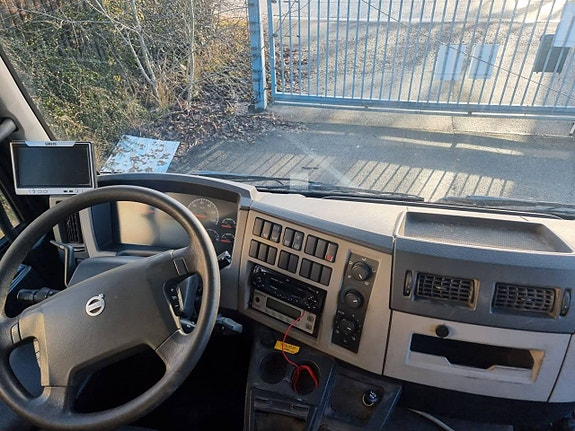 Volvo Trucks FL 4 of 5