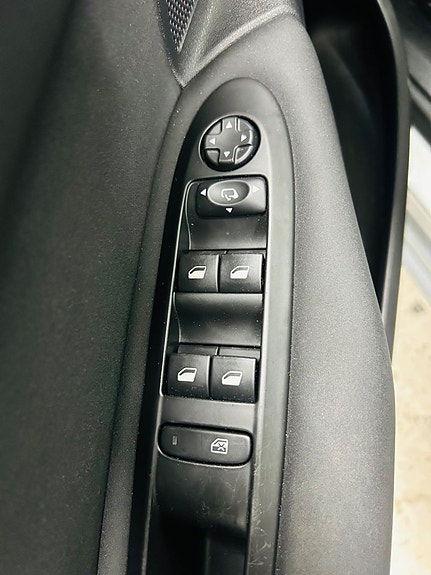 Citroen C4 14 of 15