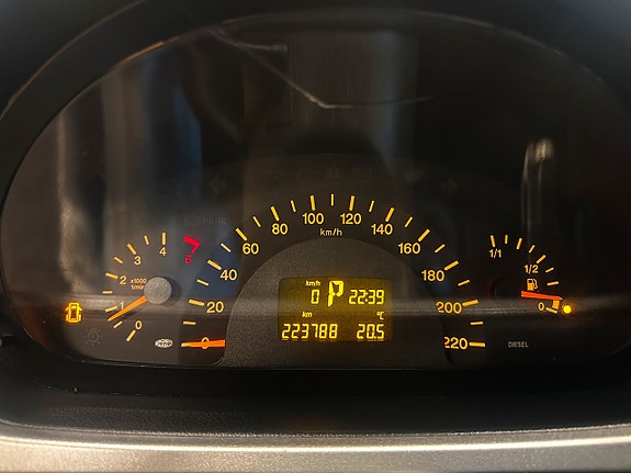 Mercedes-Benz Viano 8 of 21