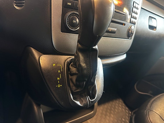 Mercedes-Benz Viano 19 of 21