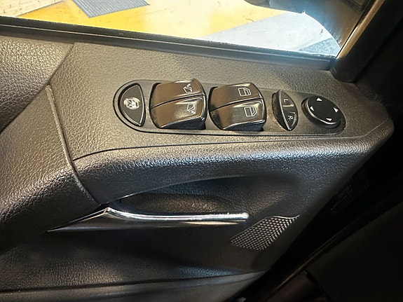 Mercedes-Benz Viano 16 of 21