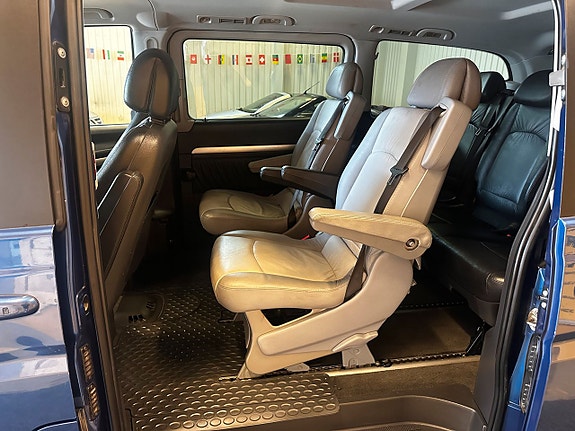 Mercedes-Benz Viano 14 of 21