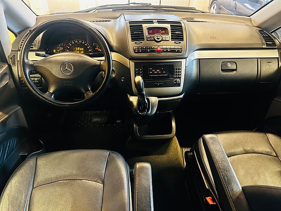 Mercedes-Benz Viano 7 of 21