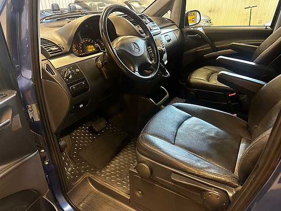 Mercedes-Benz Viano 10 of 21