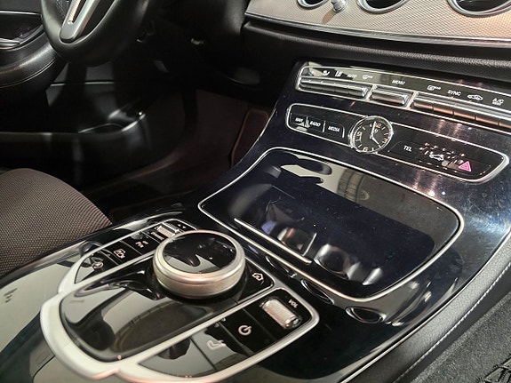 Mercedes-Benz E200 14 of 19