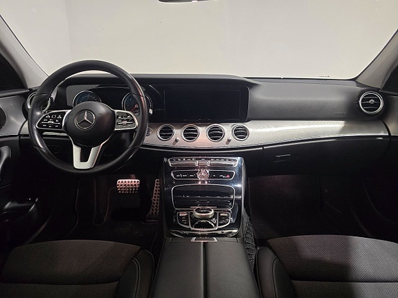 Mercedes-Benz E200 11 of 19