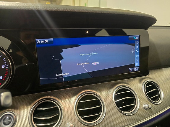 Mercedes-Benz E200 17 of 19