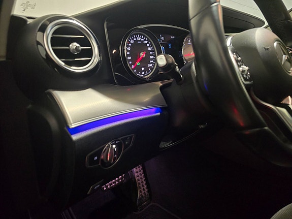 Mercedes-Benz E200 9 of 19