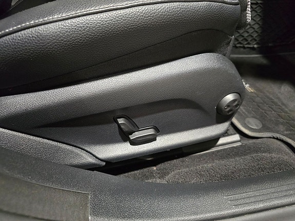 Mercedes-Benz E200 15 of 19
