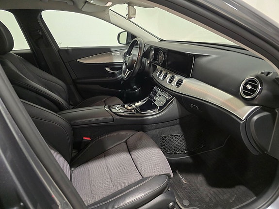 Mercedes-Benz E200 10 of 19