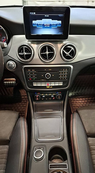 Mercedes-Benz CLA180 18 of 23