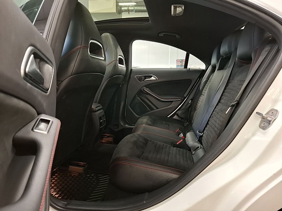Mercedes-Benz CLA180 22 of 23