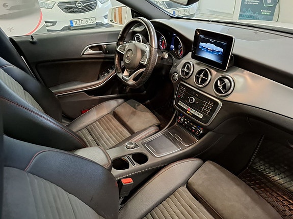 Mercedes-Benz CLA180 19 of 23