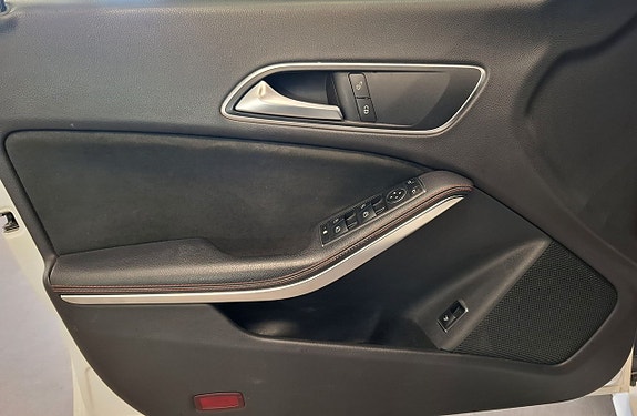 Mercedes-Benz CLA180 15 of 23
