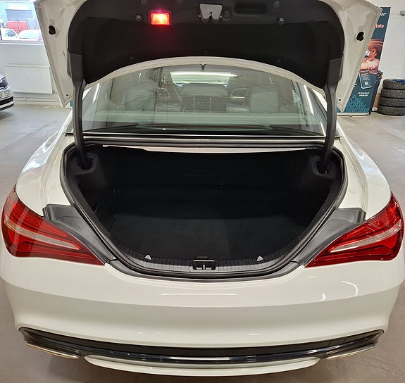 Mercedes-Benz CLA180 10 of 23