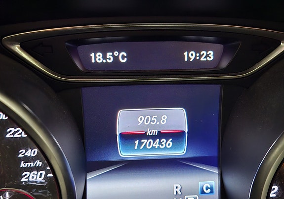 Mercedes-Benz CLA180 13 of 23