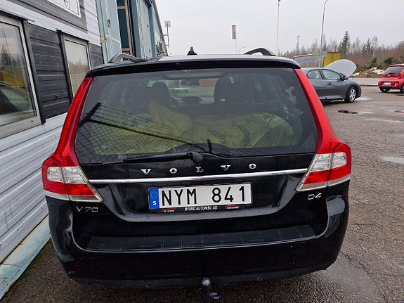 Volvo V70 4 of 5