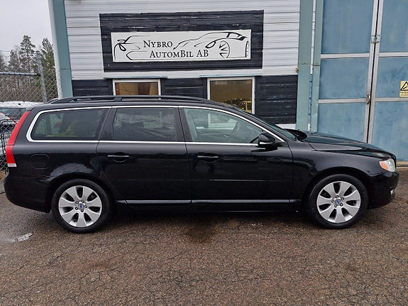 Volvo V70 2 of 5