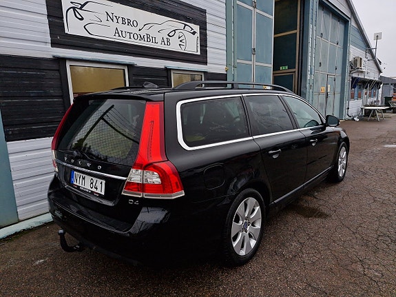 Volvo V70 3 of 5