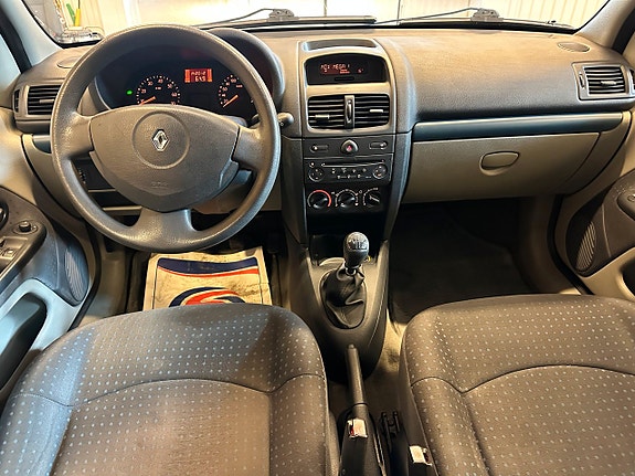Renault Clio 12 of 15