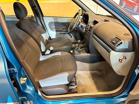 Renault Clio 7 of 15