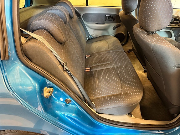 Renault Clio 14 of 15