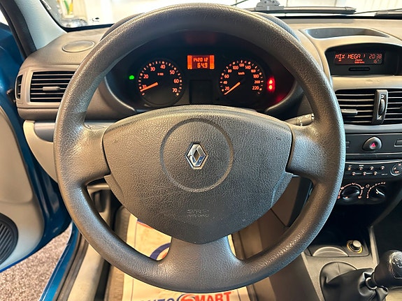 Renault Clio 8 of 15