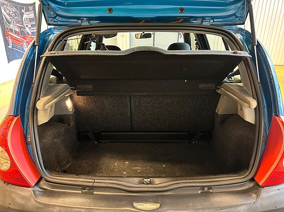 Renault Clio 15 of 15