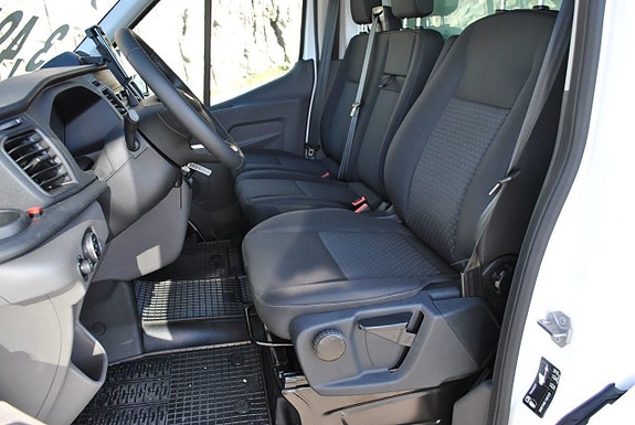Ford Transit 12 of 19