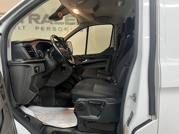 Ford Transit Custom 13 of 16