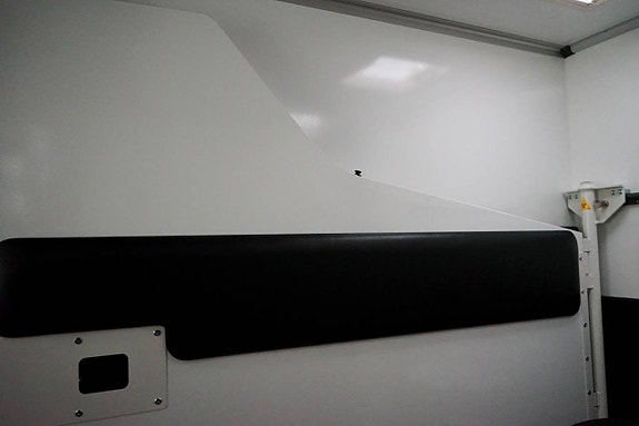 Renault Ume Light-5s 7 of 13