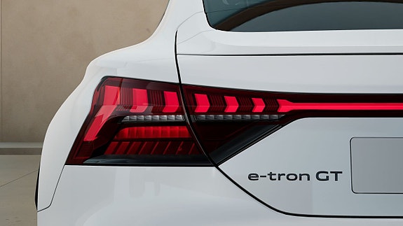 Audi e-tron 7 of 12