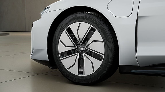 Audi e-tron 5 of 12