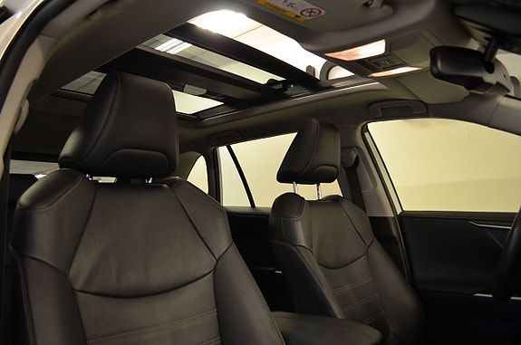 Toyota RAV4 2 of 22