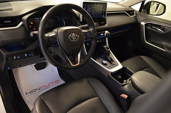 Toyota RAV4 3 of 22