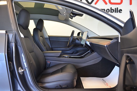 Tesla Model 3 10 of 17