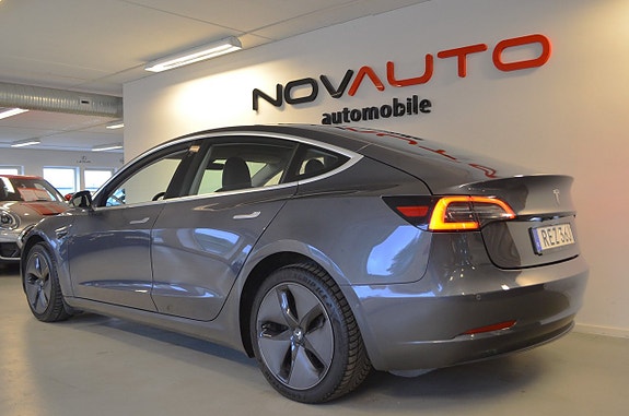 Tesla Model 3 6 of 17