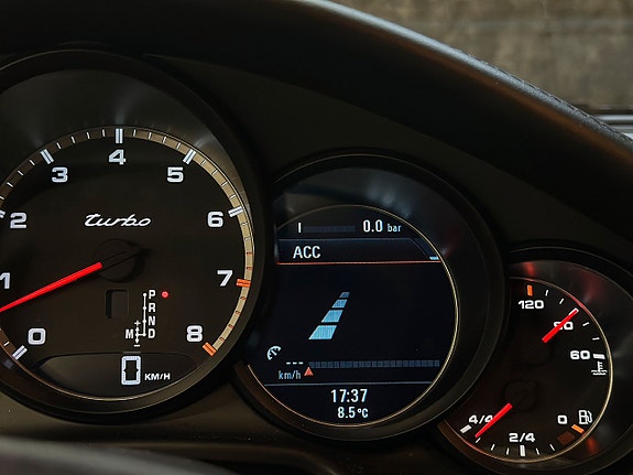 Porsche Panamera Turbo 19 of 27