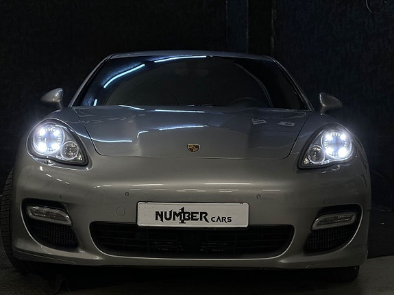 Porsche Panamera Turbo 3 of 5