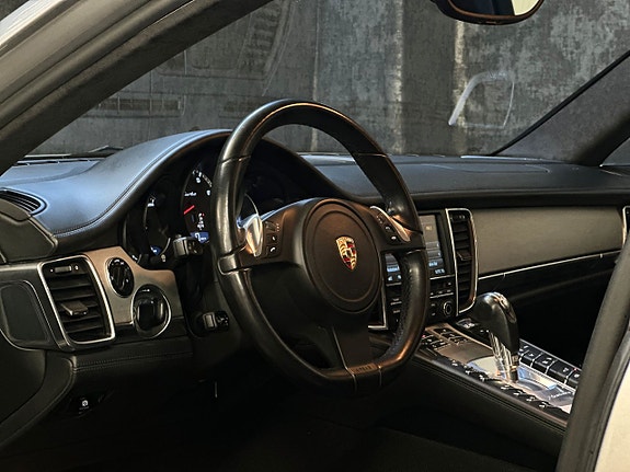 Porsche Panamera Turbo 14 of 27