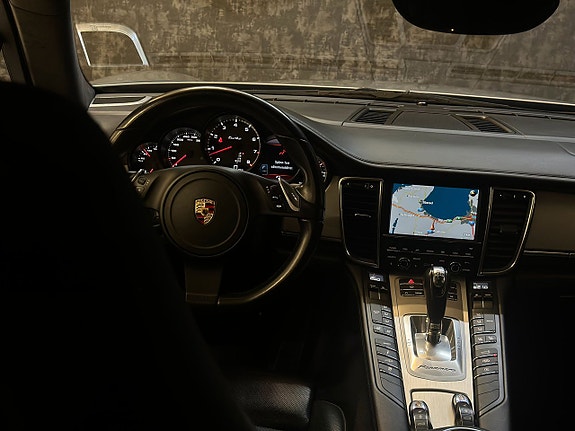 Porsche Panamera Turbo 16 of 27