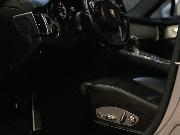 Porsche Panamera Turbo 12 of 27