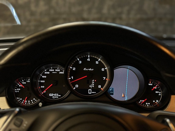 Porsche Panamera Turbo 18 of 27