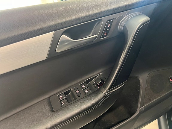 Volkswagen Passat Alltrack 16 of 22