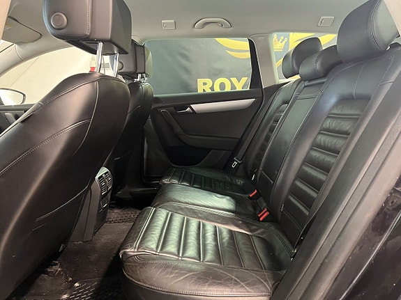 Volkswagen Passat Alltrack 19 of 22