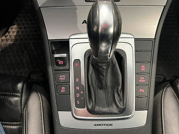 Volkswagen Passat Alltrack 14 of 22
