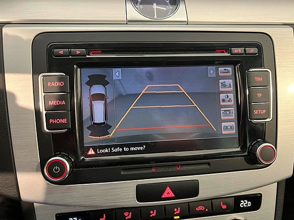 Volkswagen Passat Alltrack 12 of 22